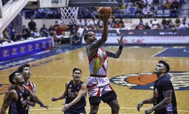 Chris Ross (with ball) and the Beermen have recovered from the shock of losing June Mar Fajardo to injury. —PBA IMAGES